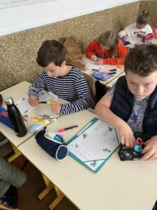 Les élèves de CM2 de l'école Saint Joseph de Solesmes sont allés passer une journée au Collège Saint Michel...